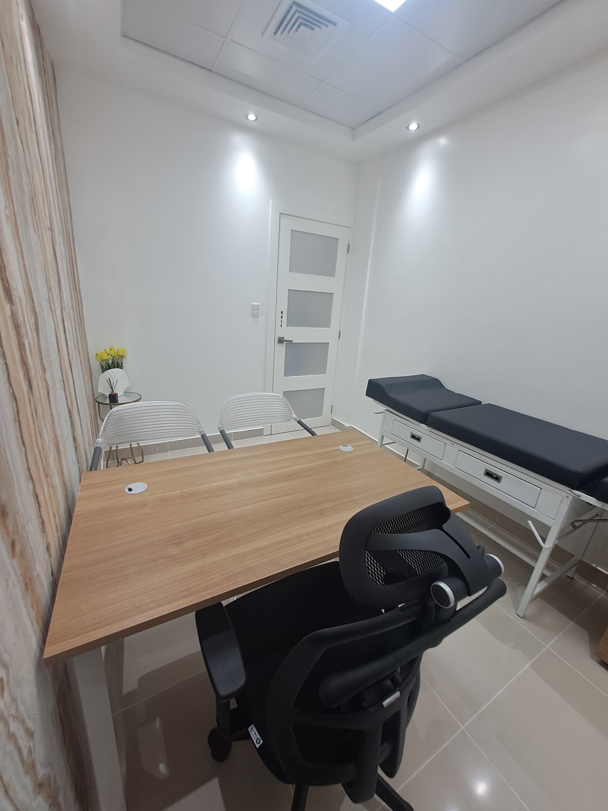 oficinas y locales comerciales - Alquilo Consultorio médico  amueblado media tanda  en la esperilla 2