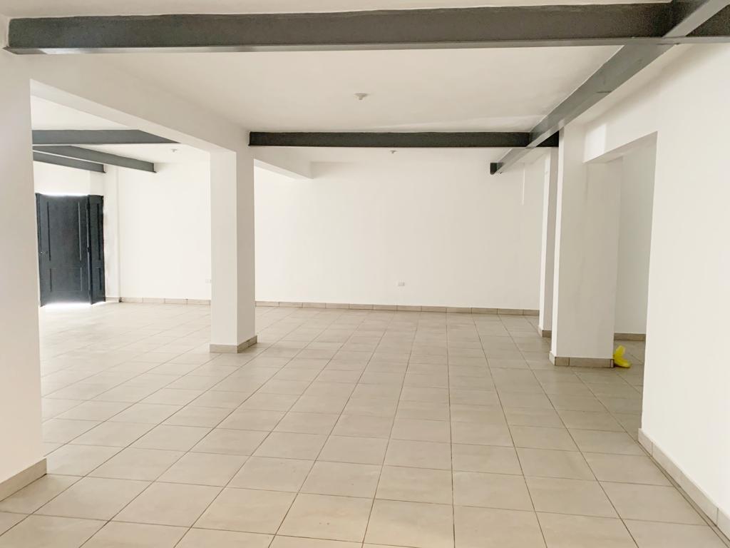 oficinas y locales comerciales - Local esquinero amplio 9