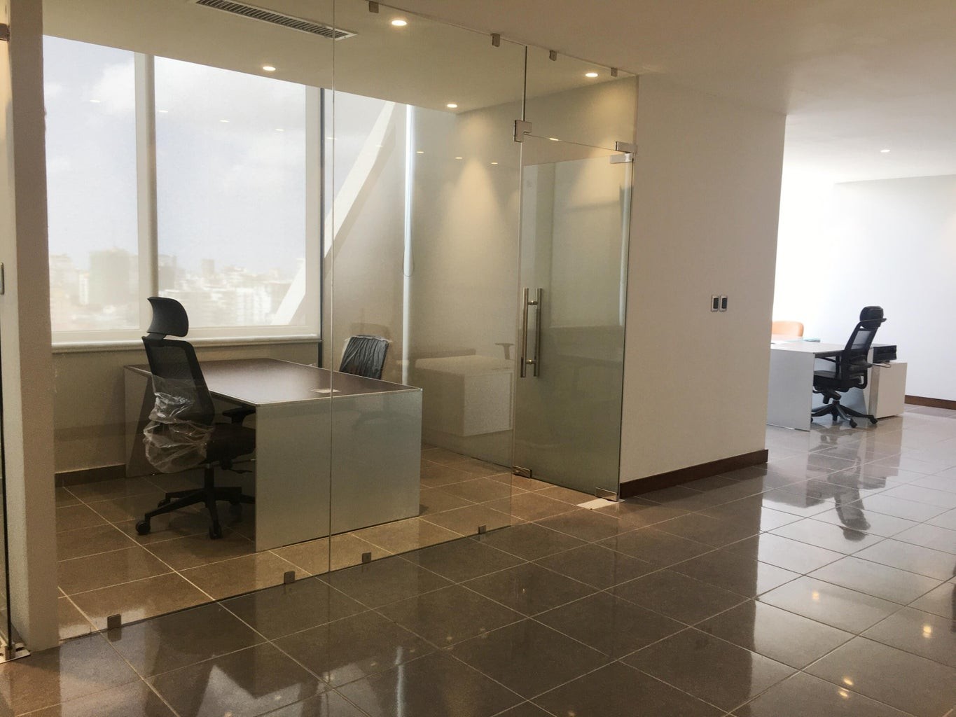 oficinas y locales comerciales - Oficina de 125 m2 con Muebles Alquiler 4