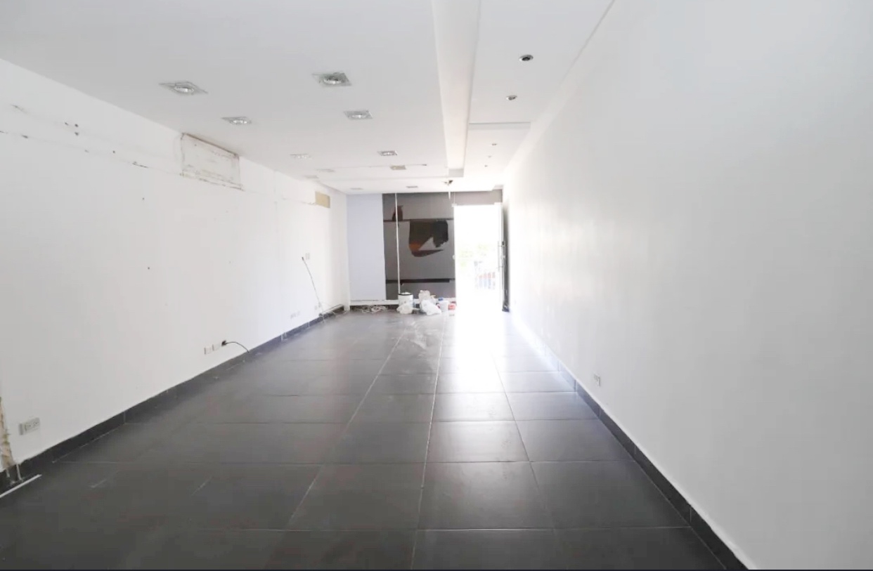 oficinas y locales comerciales - Local céntrico en Naco 2