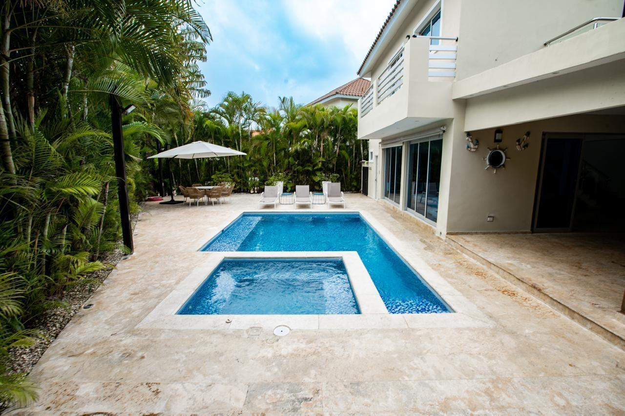casas vacacionales y villas - VENDO VILLA EN JUAN DOLIO 3