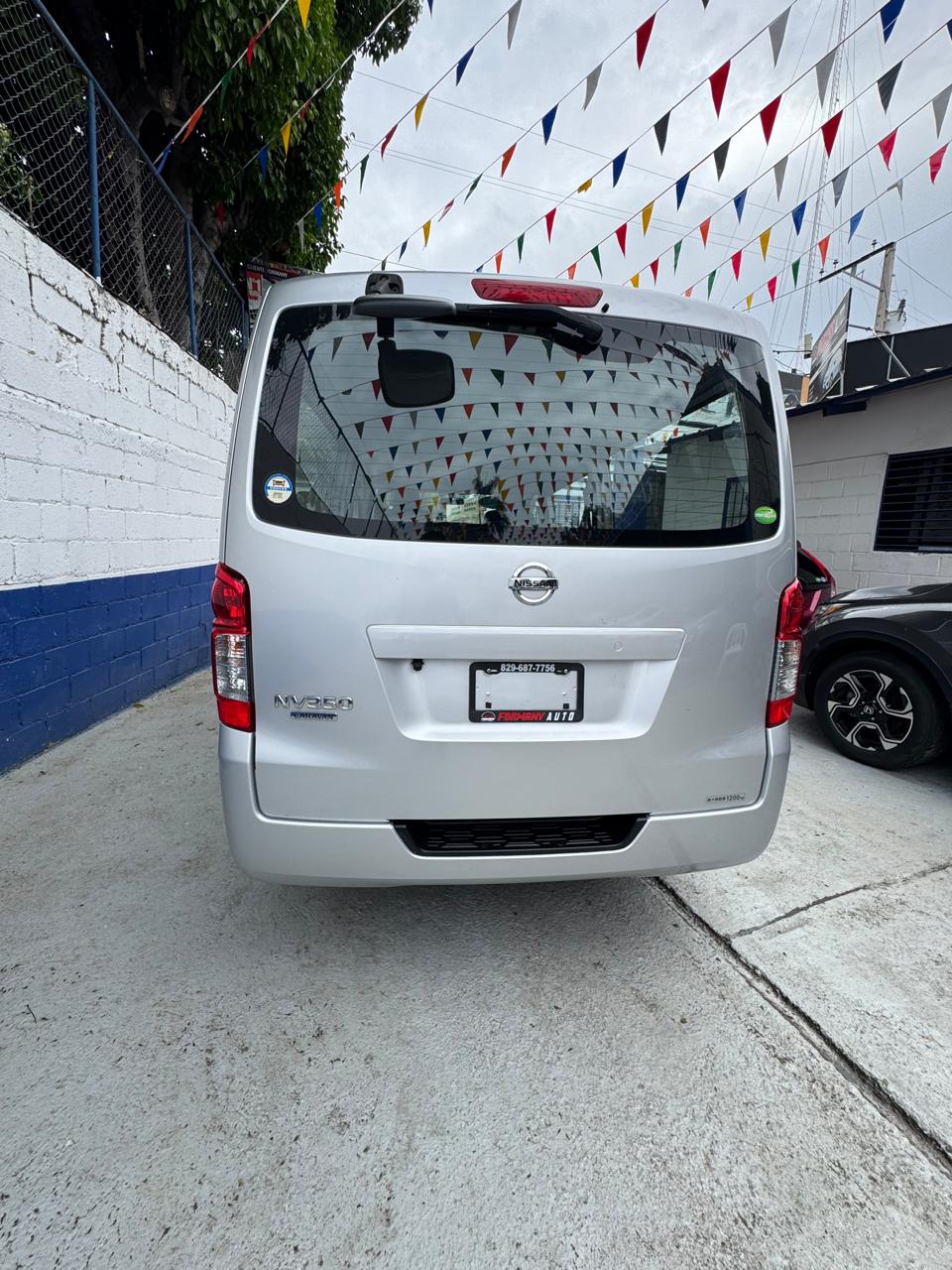 carros - NISSAN CARAVAN NV350 2