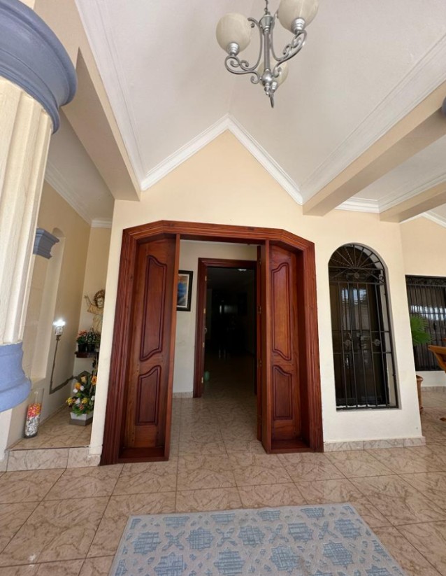 casas - Espectacular y amplia casa de venta en La Vega 4
