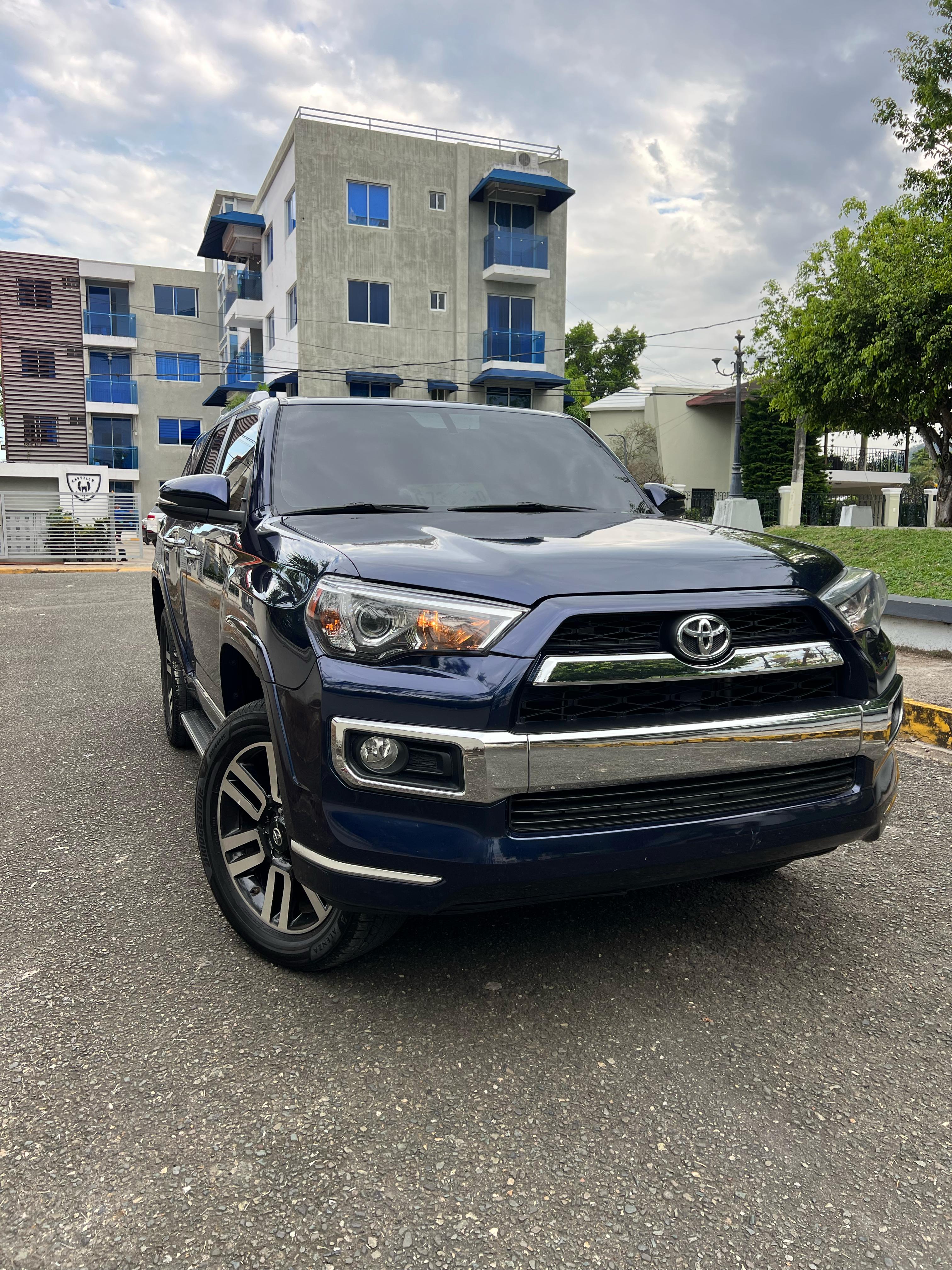 jeepetas y camionetas - Toyota 4runner Sr5 2019 premium 