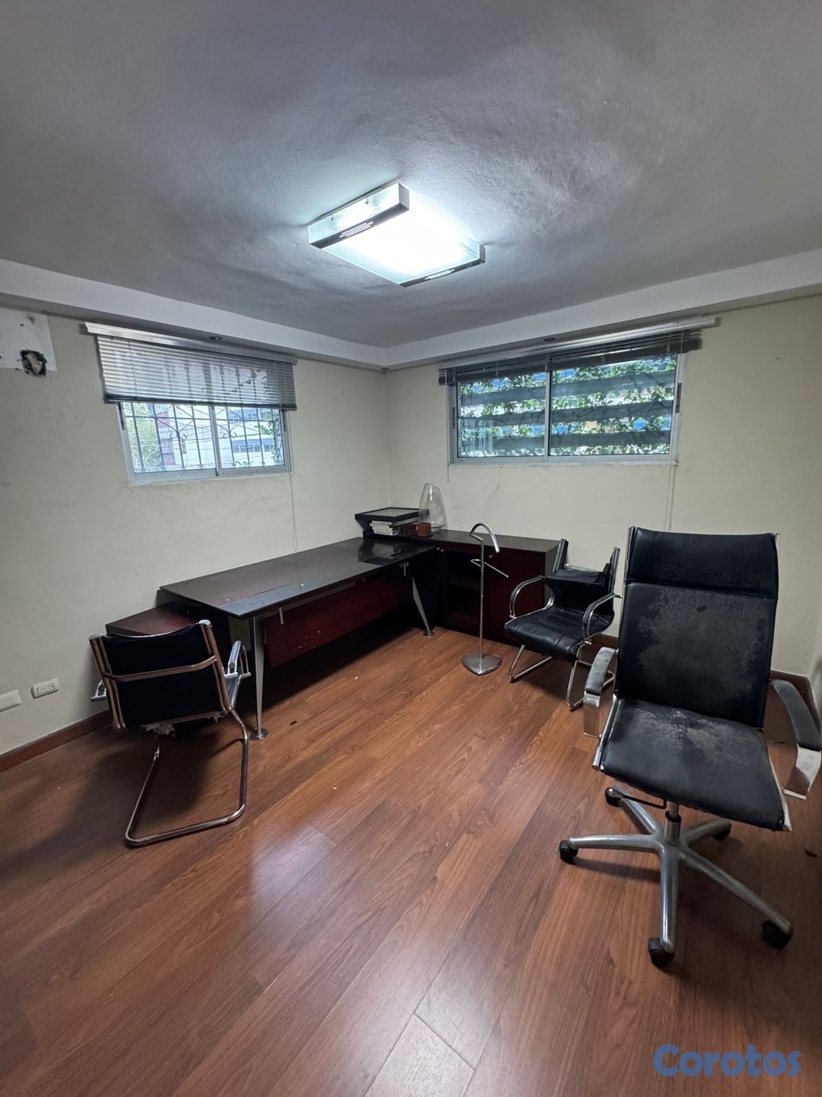 oficinas y locales comerciales - alquiló edificio la Esperilla dos niveles 4 parqueos 4 oficina dos baños 200 mtr 7