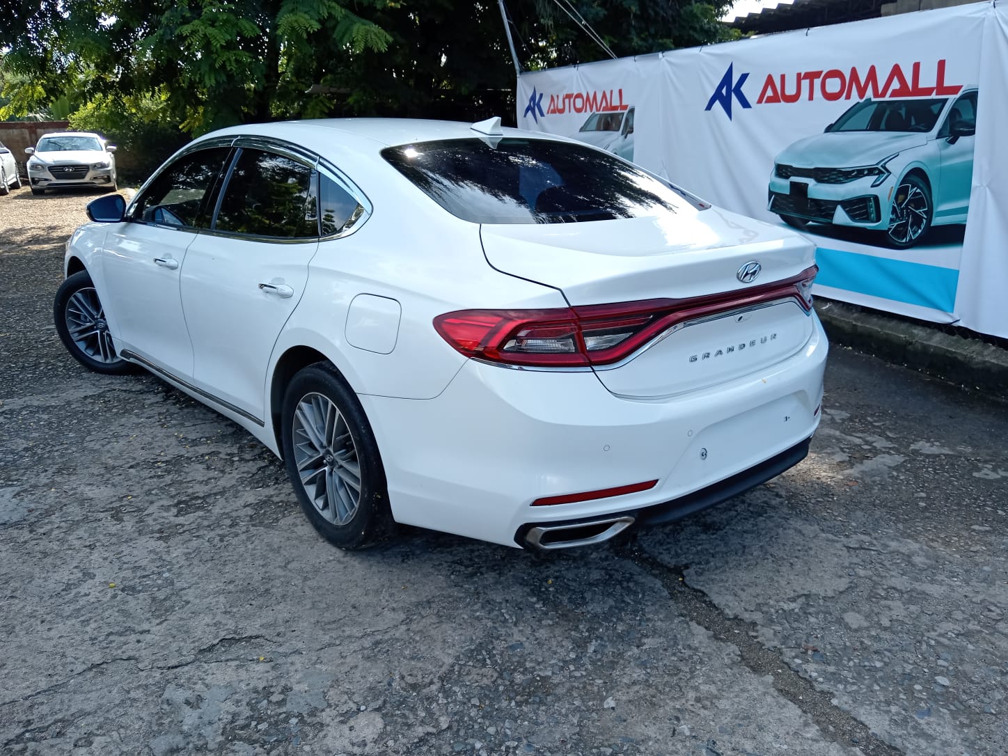 carros - HYUNDAI GRANDEUR 2018 BLANCO 3