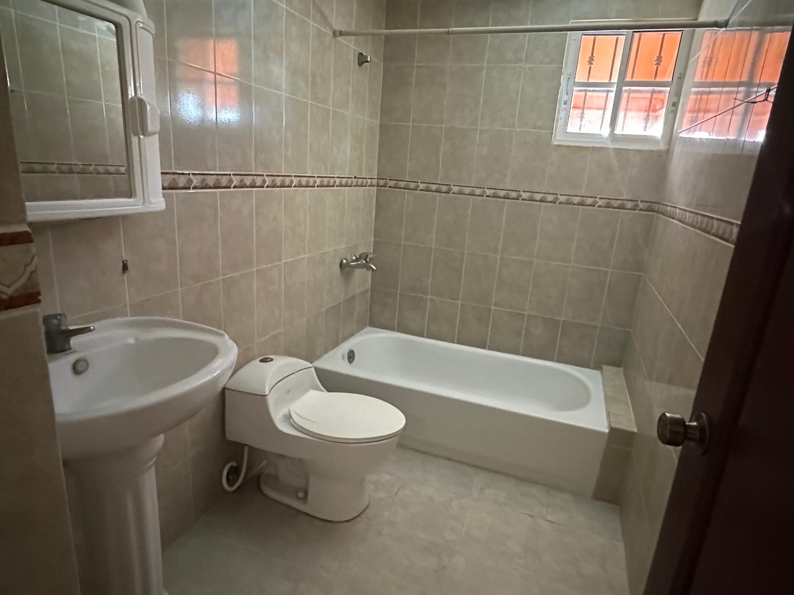 apartamentos - de alquila o se vende apartamento en excelente zona de Alma Rosa  3