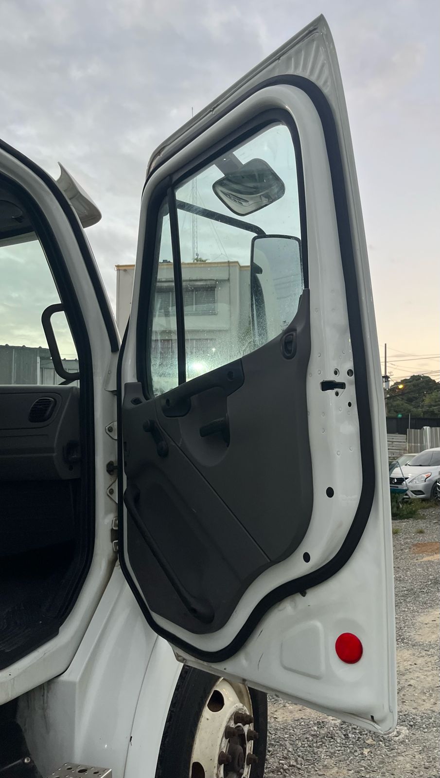 camiones y vehiculos pesados - Camión Cabezote FREIGHTLINER M2 6