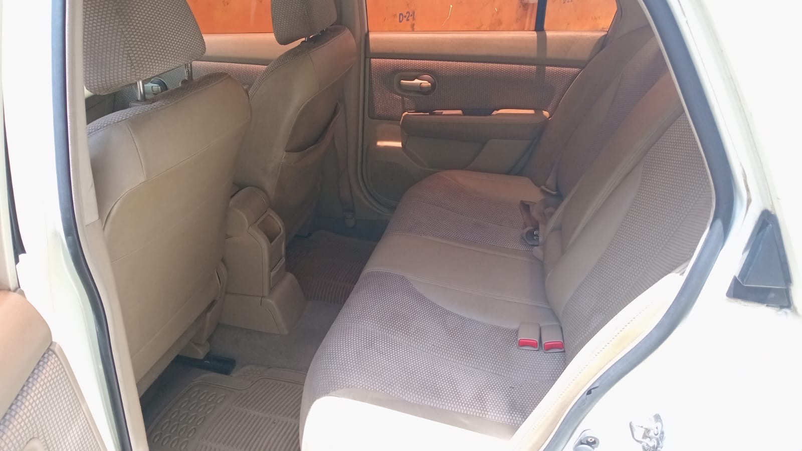 carros - Nissan versa (tiida)  6