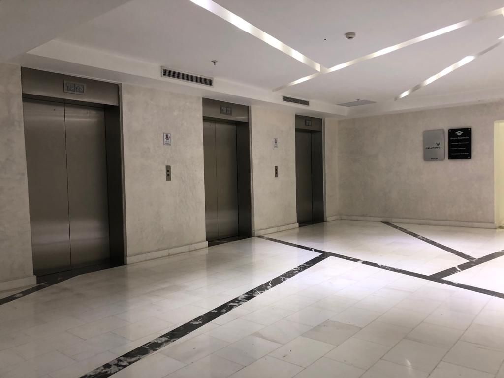 oficinas y locales comerciales - Oficina en torre corporativa de 213m2 7 parqueos Piantini 5