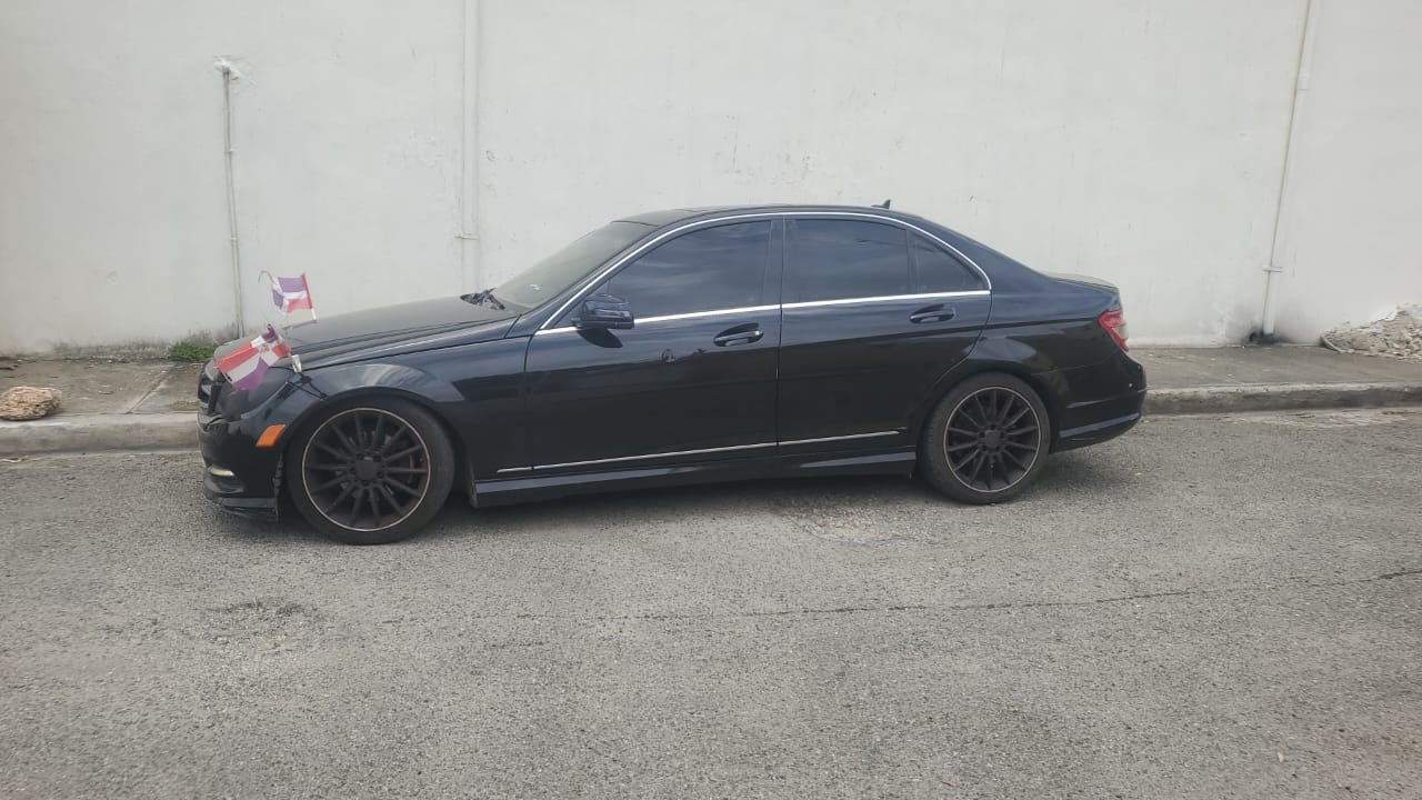 carros - Mercedes Benz c300 buenas condiciones. 0