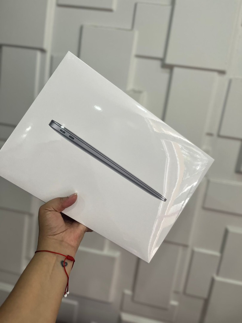 computadoras y laptops - MacBook Air 2020 Chip M1 8gb RAM / 256gb SSD SELLADA  1