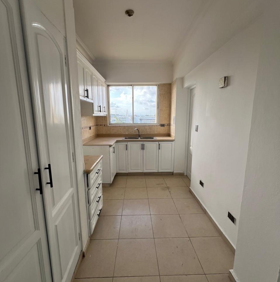 apartamentos - Alquiler de Apartamento - 7mo Piso en Renacimiento. 0