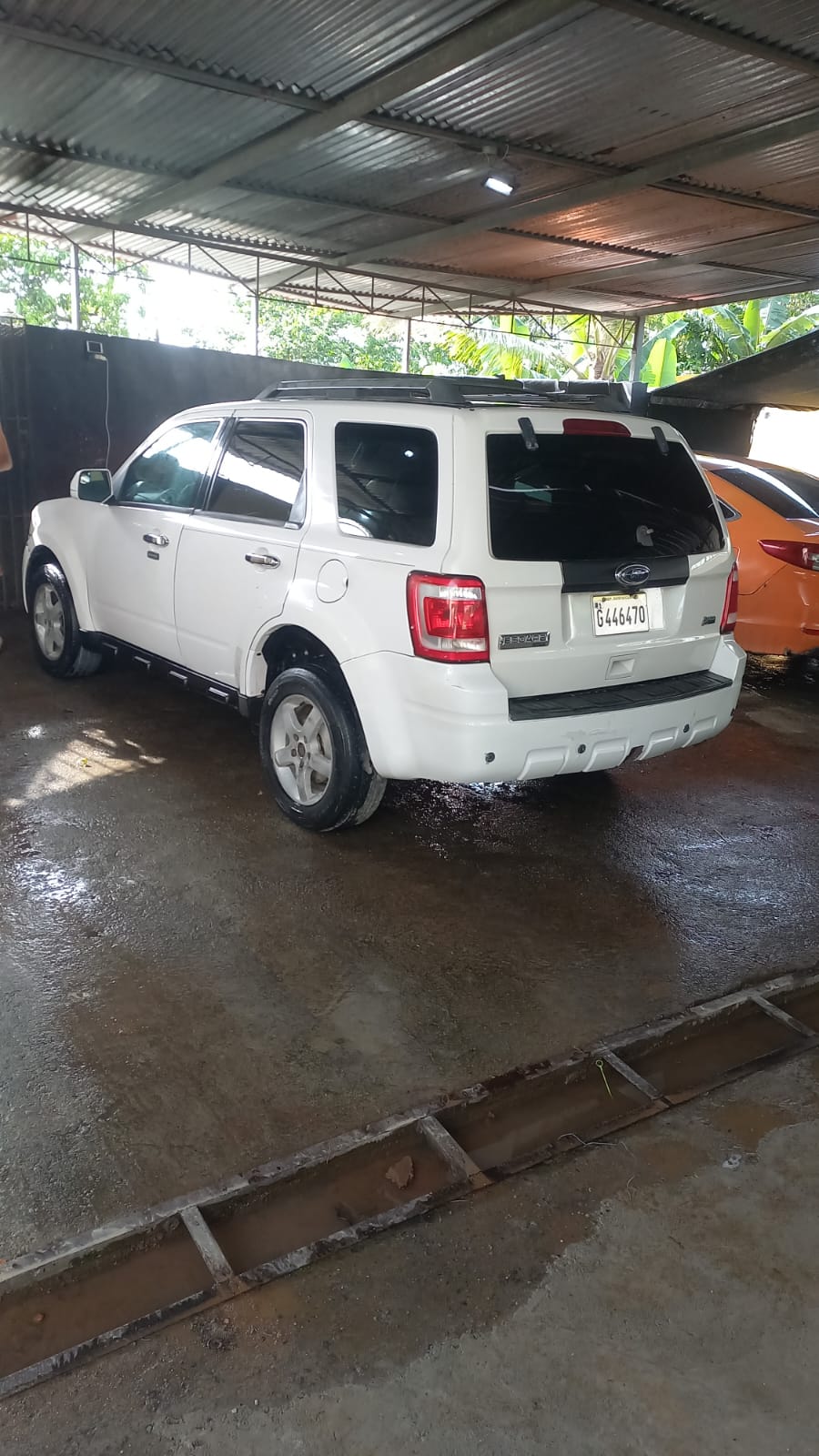 jeepetas y camionetas - Vendo Ford Escape  4