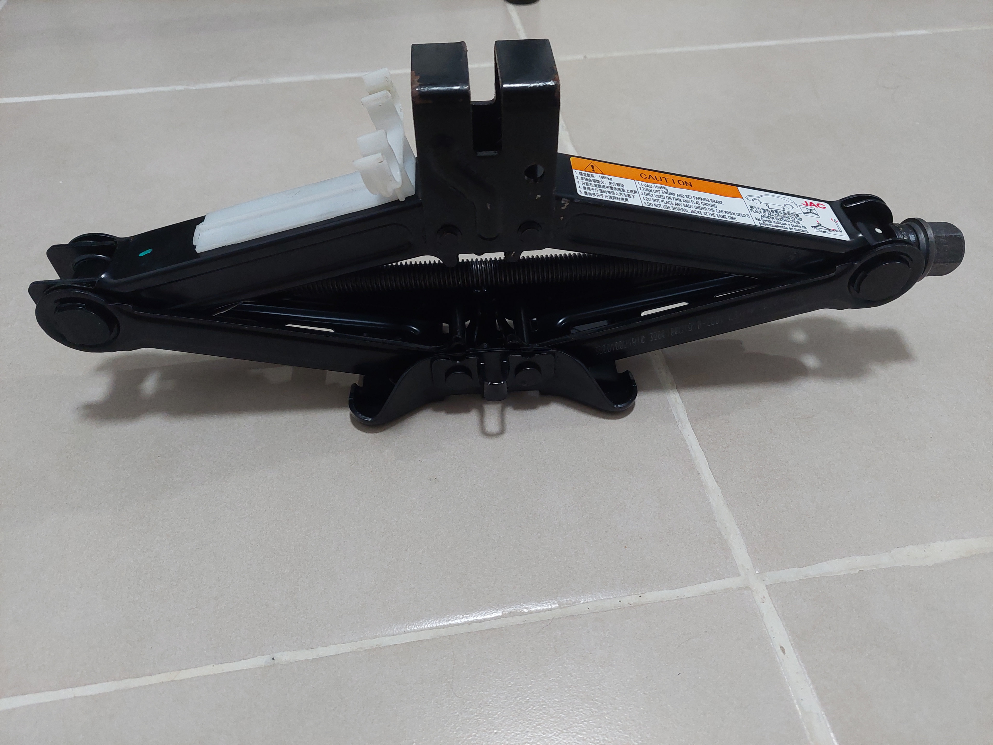 accesorios para vehiculos - Gato Hidraulico
Llave de ruedas nueva
Cables de Jumpear vehiculo 1