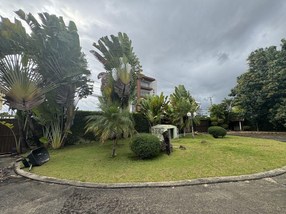 casas - Alquilo amplia casa con patio en Arroyo Hondo Viejo - para uso comercial 4