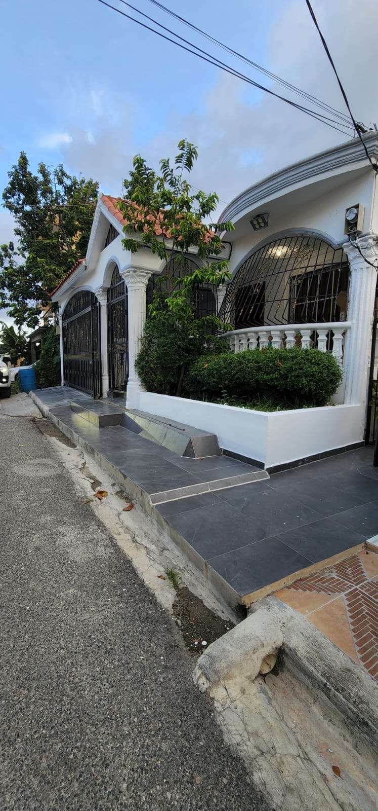 casas - venta de dos casas por el precio de una en la autopista de san isidro  5