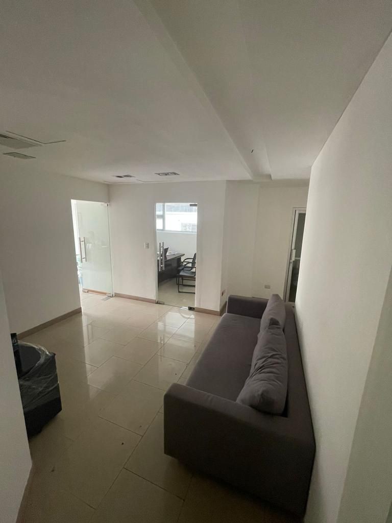 oficinas y locales comerciales - Piantini local de 174m2 2do piso 7 parqueos 6