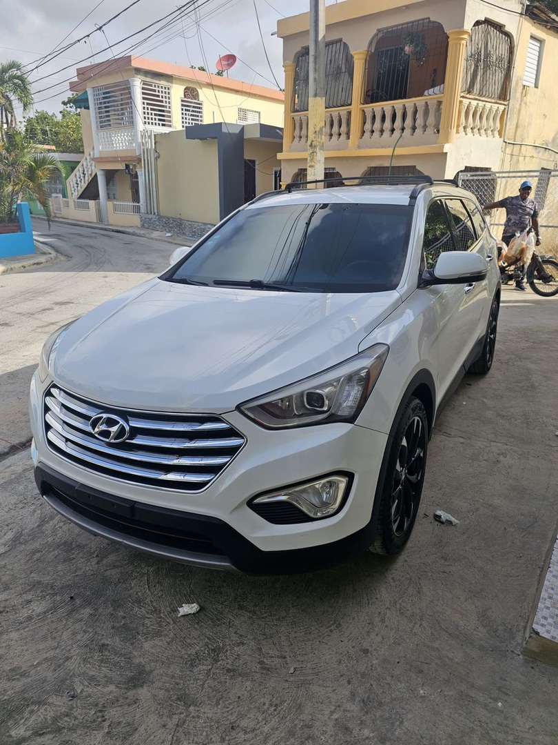 jeepetas y camionetas - Vendo hyundai gran santa fe GLS-2013

 0