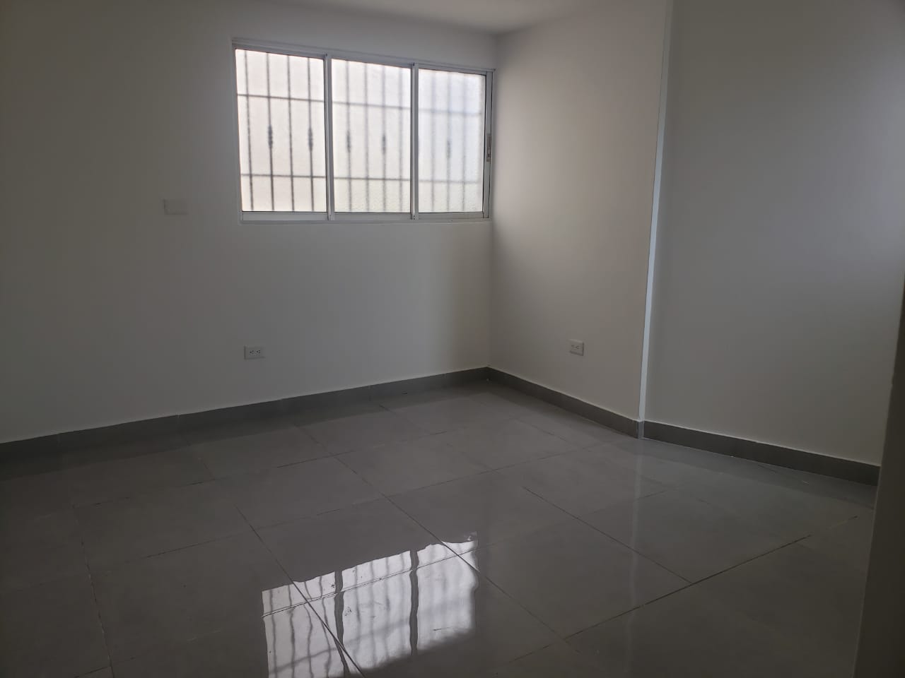 apartamentos - Se Alquila, Apartamento 2Hab Vacio Remodelada,Naco 4