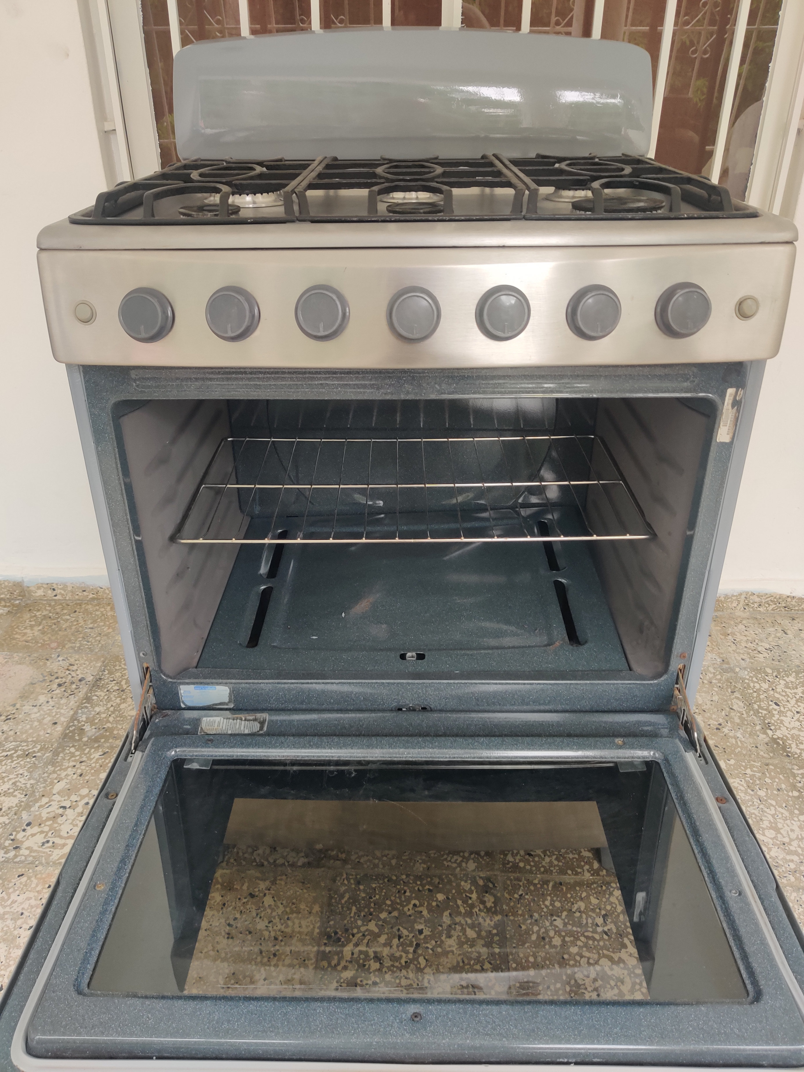electrodomesticos - Estufa de 30 pulgadas General electric en excelente condiciones con garantía 3