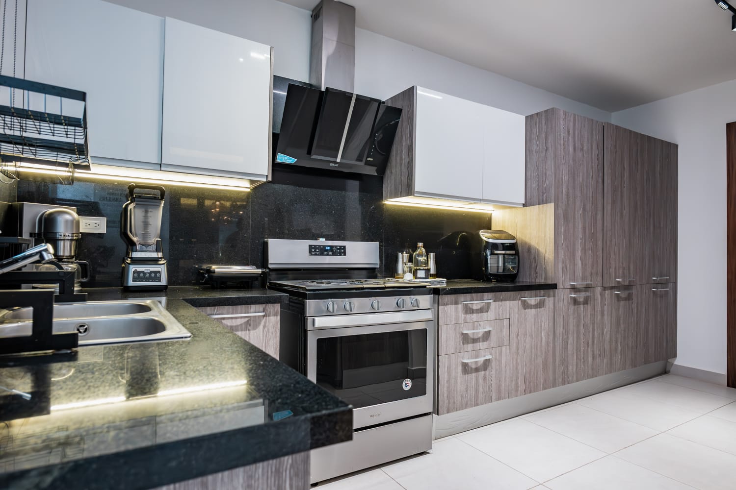 apartamentos - Apartamento Av. Anacaona Piso 22 4 parqueos  3