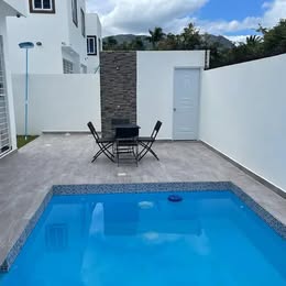 casas - Casa a Minutos de la playa y Malecon 0