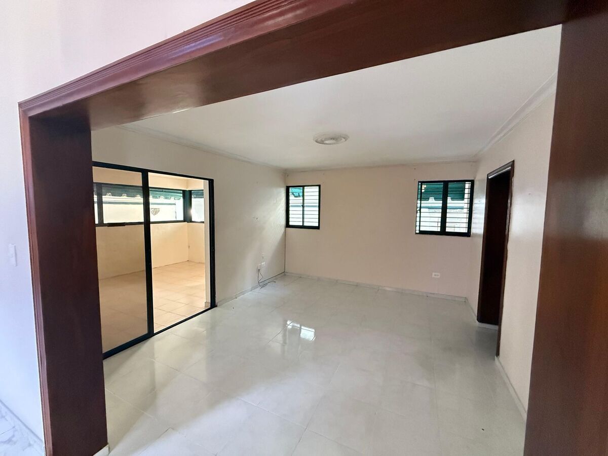 casas - Casa en Alquiler en Bella Vista santo domingo 2