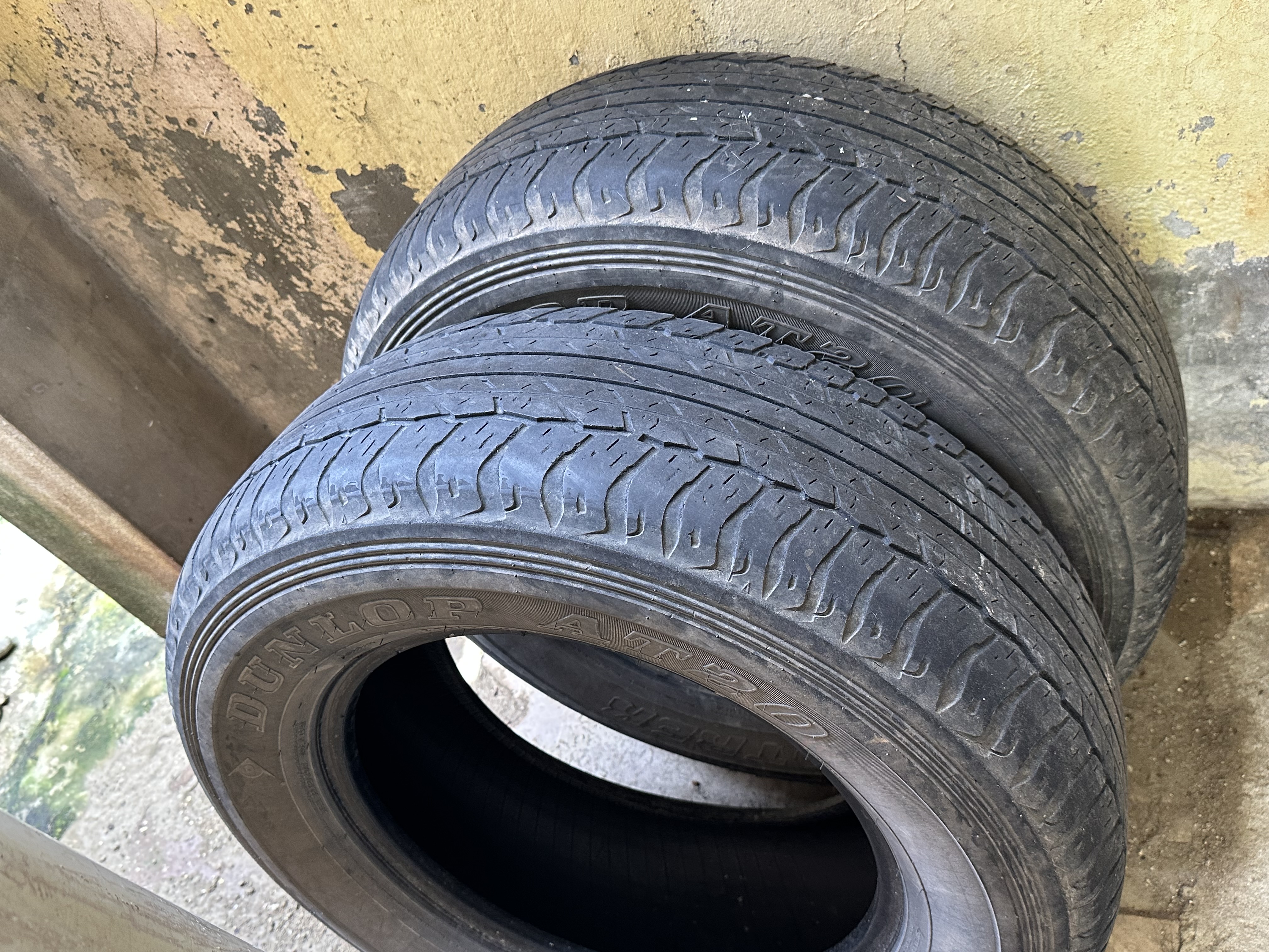 jeepetas y camionetas - Aros y gomas de Toyota Hilux 2020 original R17 4