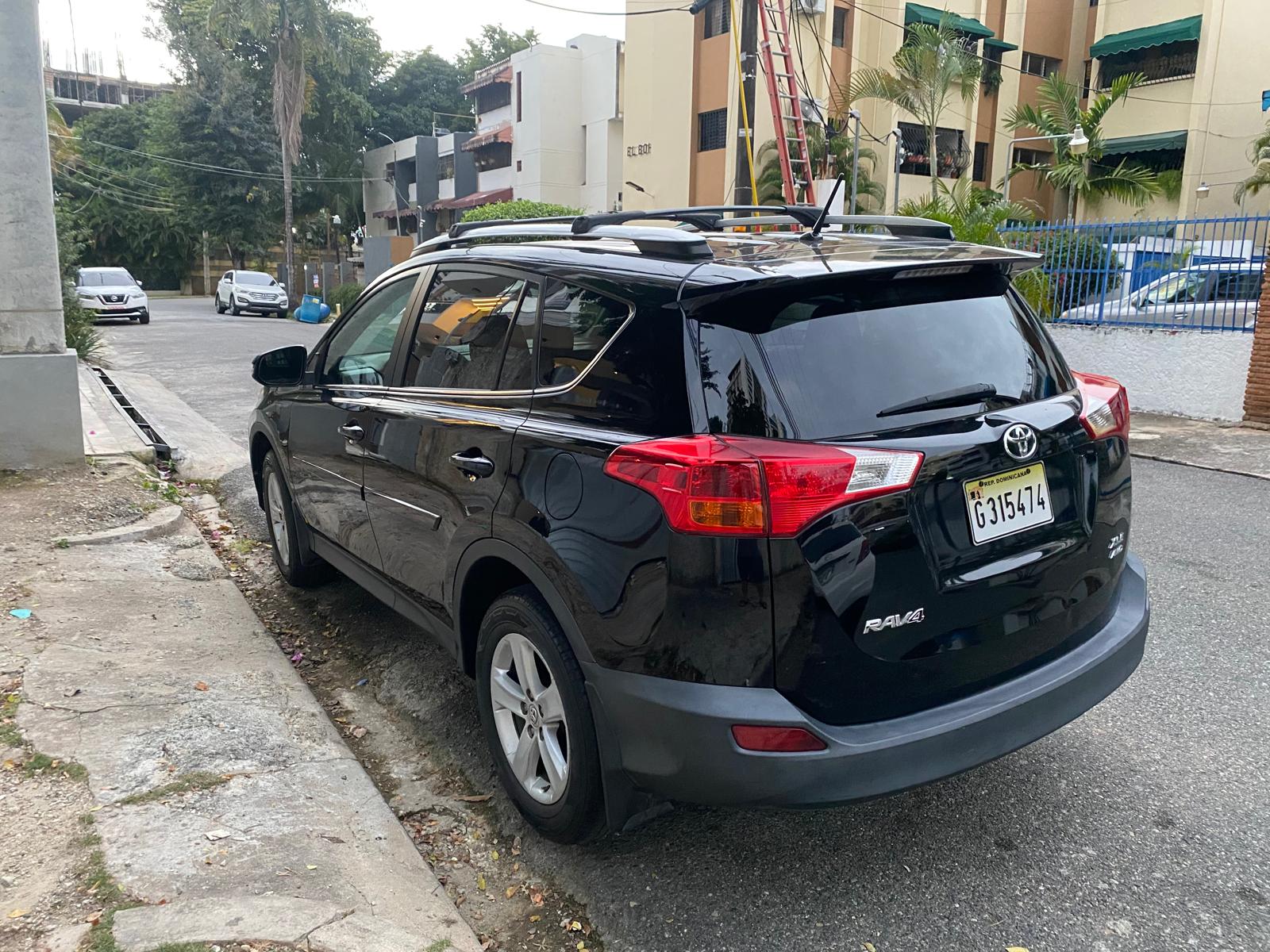 jeepetas y camionetas - 2013 Toyota RAV4 XLE Americana  4