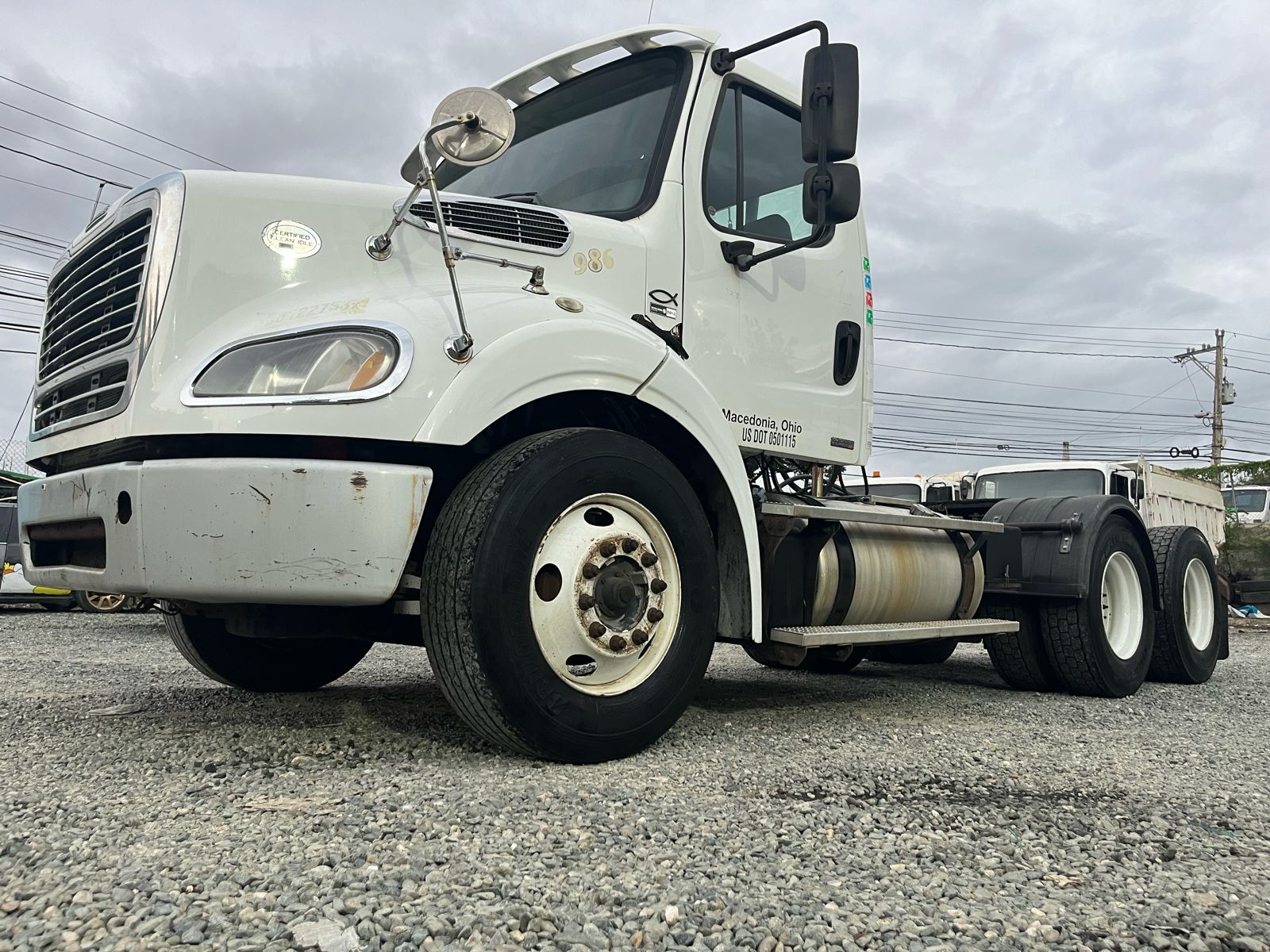 camiones y vehiculos pesados - Camión Cabezote FREIGHTLINER M2 8