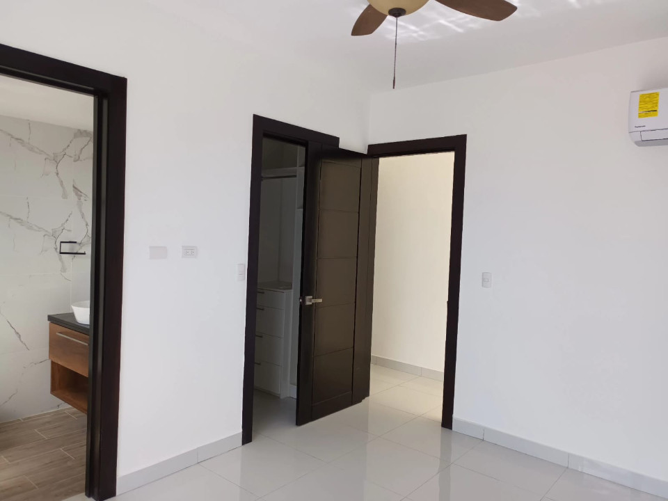 apartamentos - Alquiler Apartamento  Linea Blanca Av. Sarasota 5