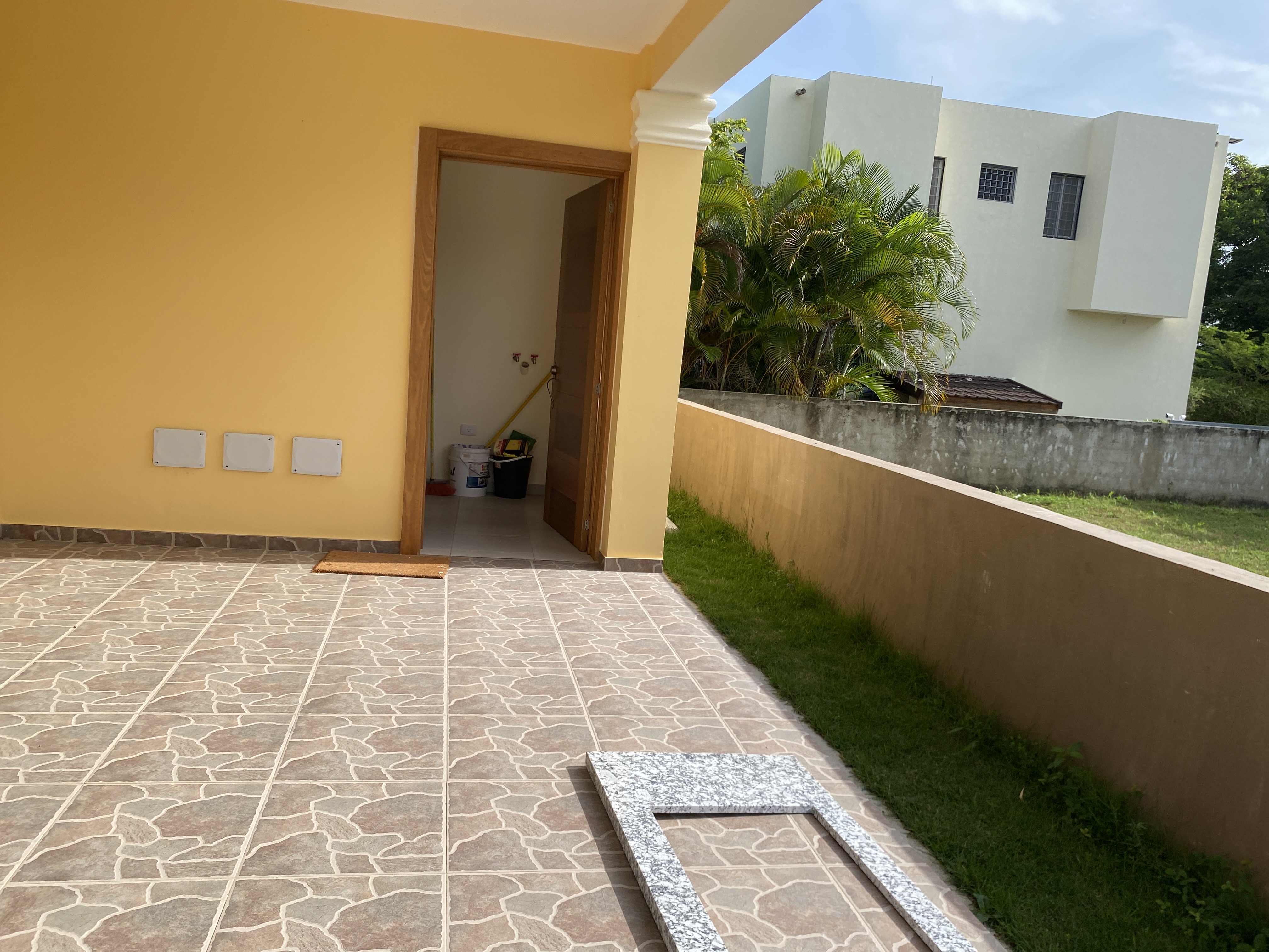 casas - casa económica de venta en Pto Pta  3