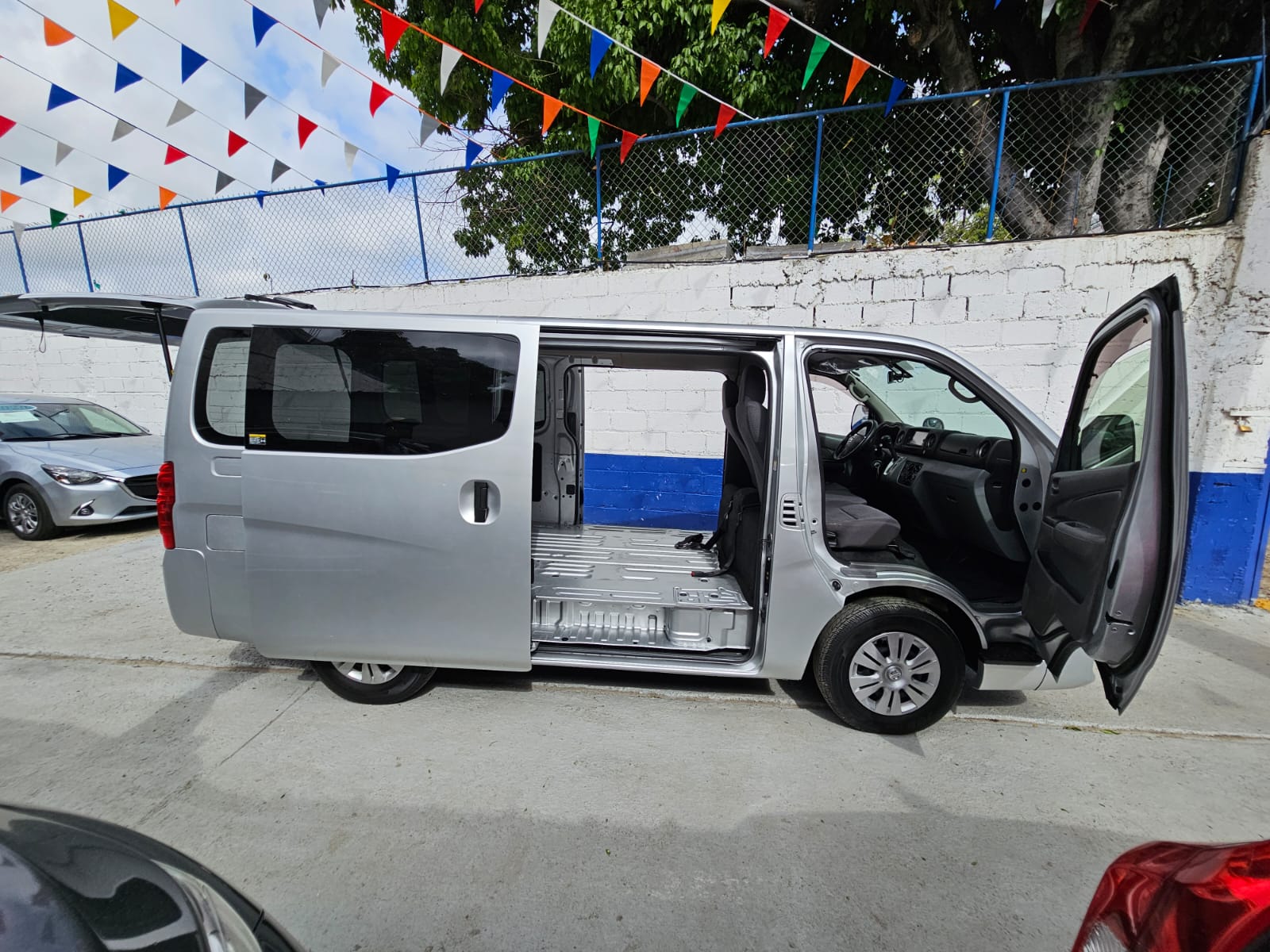 otros vehiculos - NISSAN NV350 CARAVAN  6