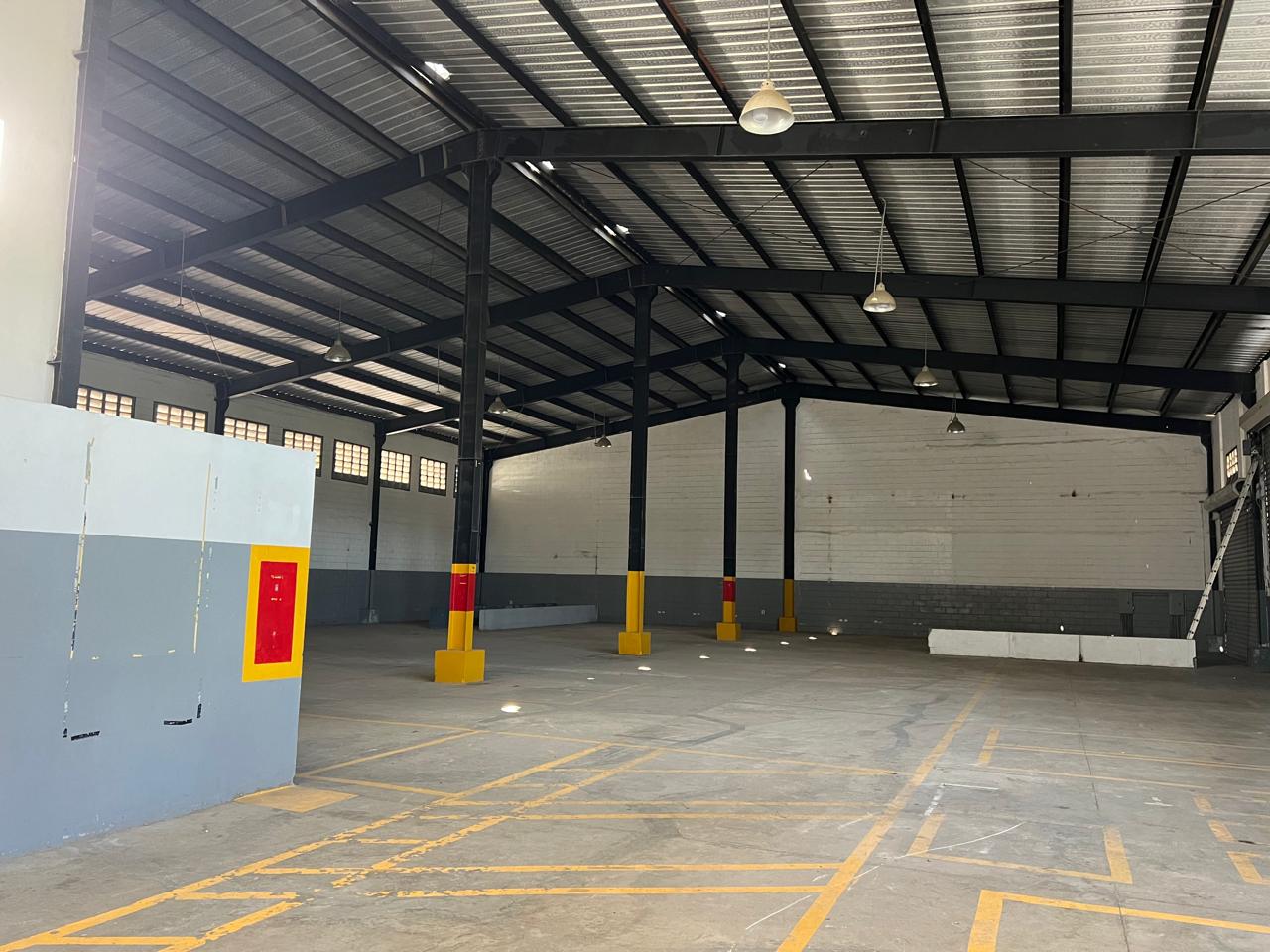 oficinas y locales comerciales - Se renta amplia nave en Av 27 de febrero