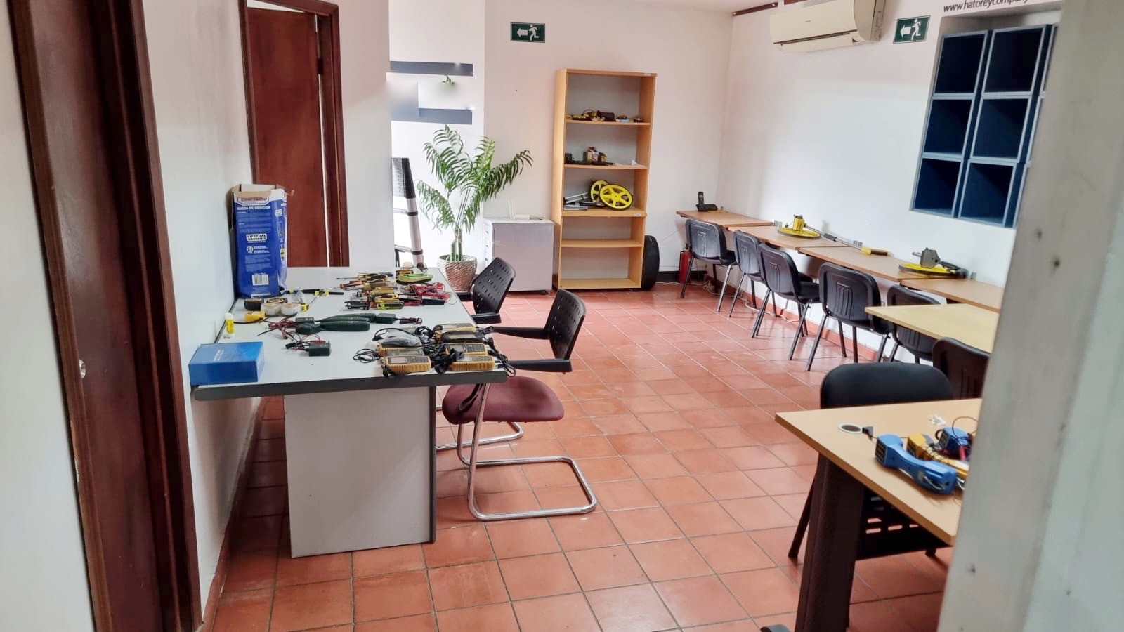 oficinas y locales comerciales - Local en la evaristo morales  3