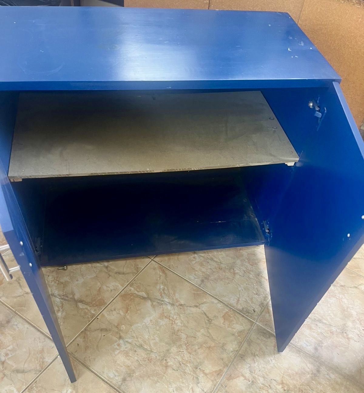 decoración y accesorios - gabinete o estante multiusos de madera con puertas 1