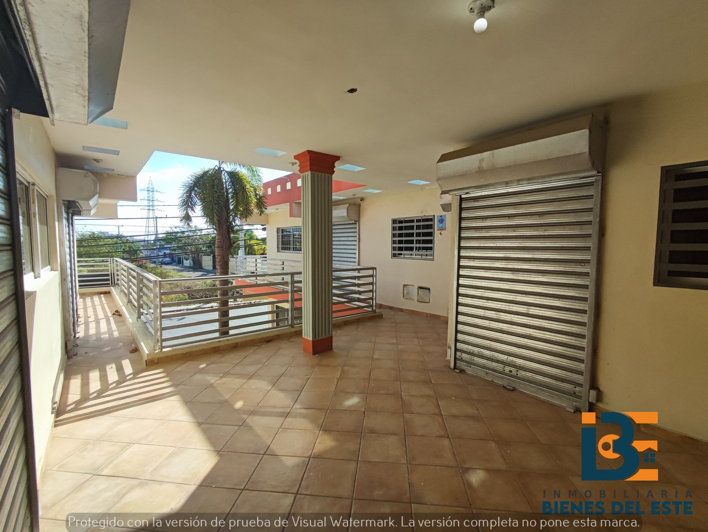 oficinas y locales comerciales - Locales Comerciales En Alquiler en La Entrada de Residencial Villa España.
 5