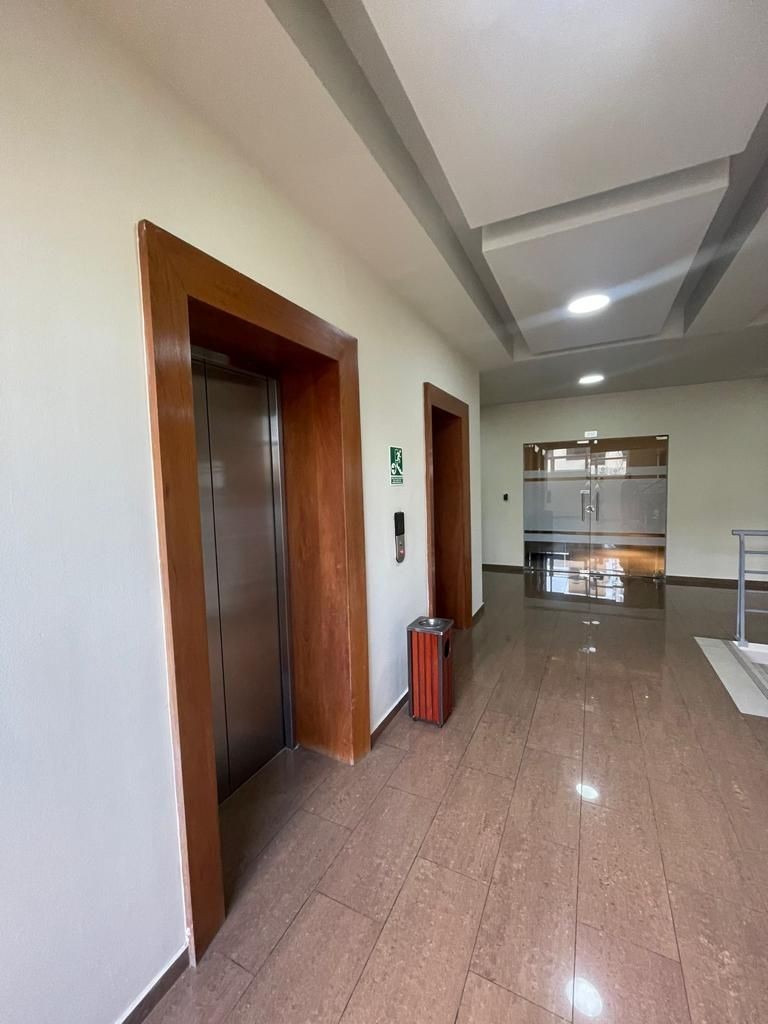 oficinas y locales comerciales - Piantini local de 174m2 2do piso 7 parqueos 8