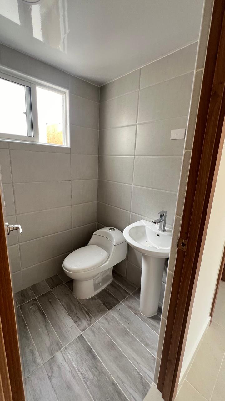 apartamentos - Apto en venta en el residencial Brisas de las colinas 4, Santo Domingo Oeste 6
