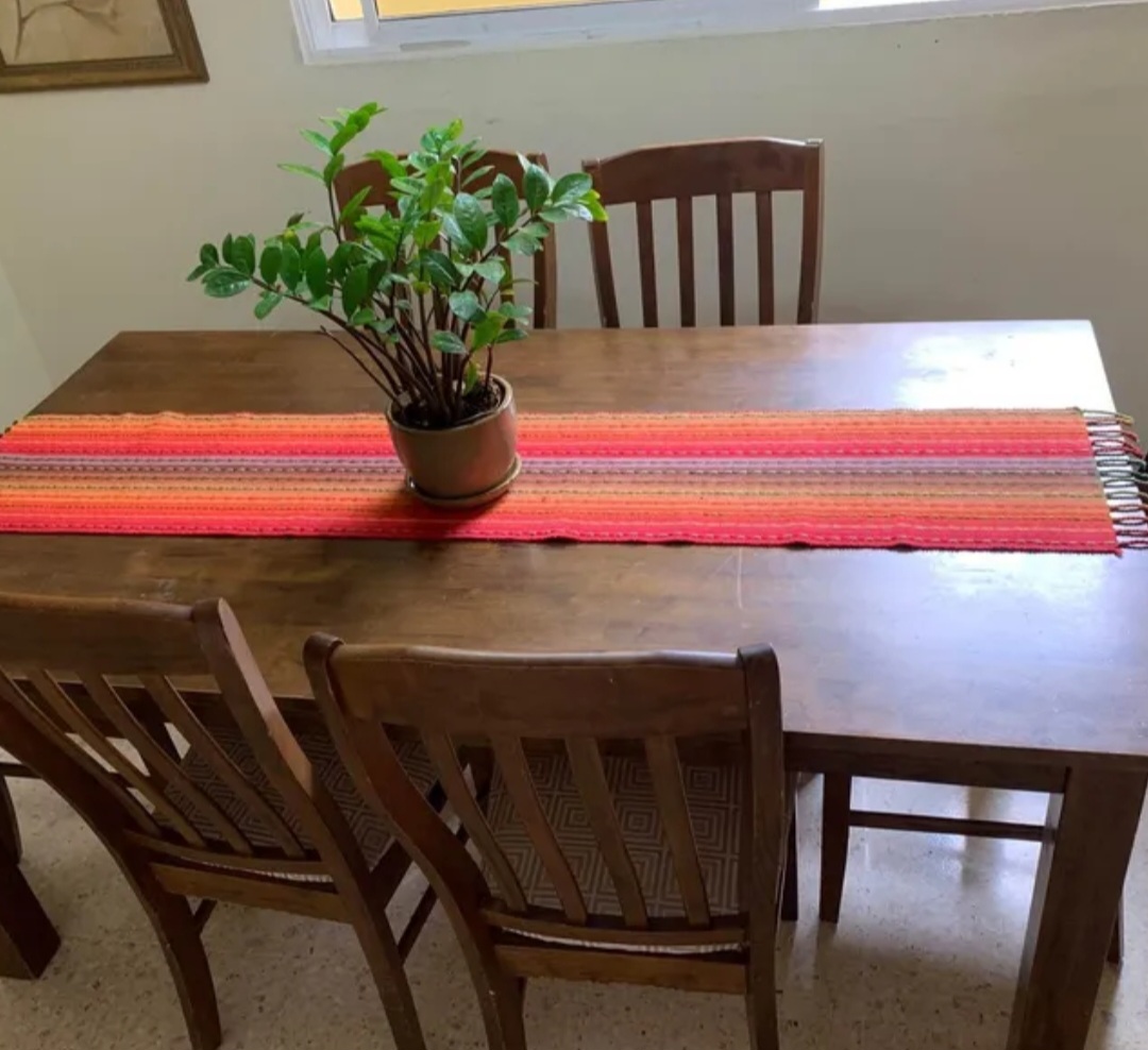 muebles y colchones - Mesa de madera de salon con 6 sillas de madera 1