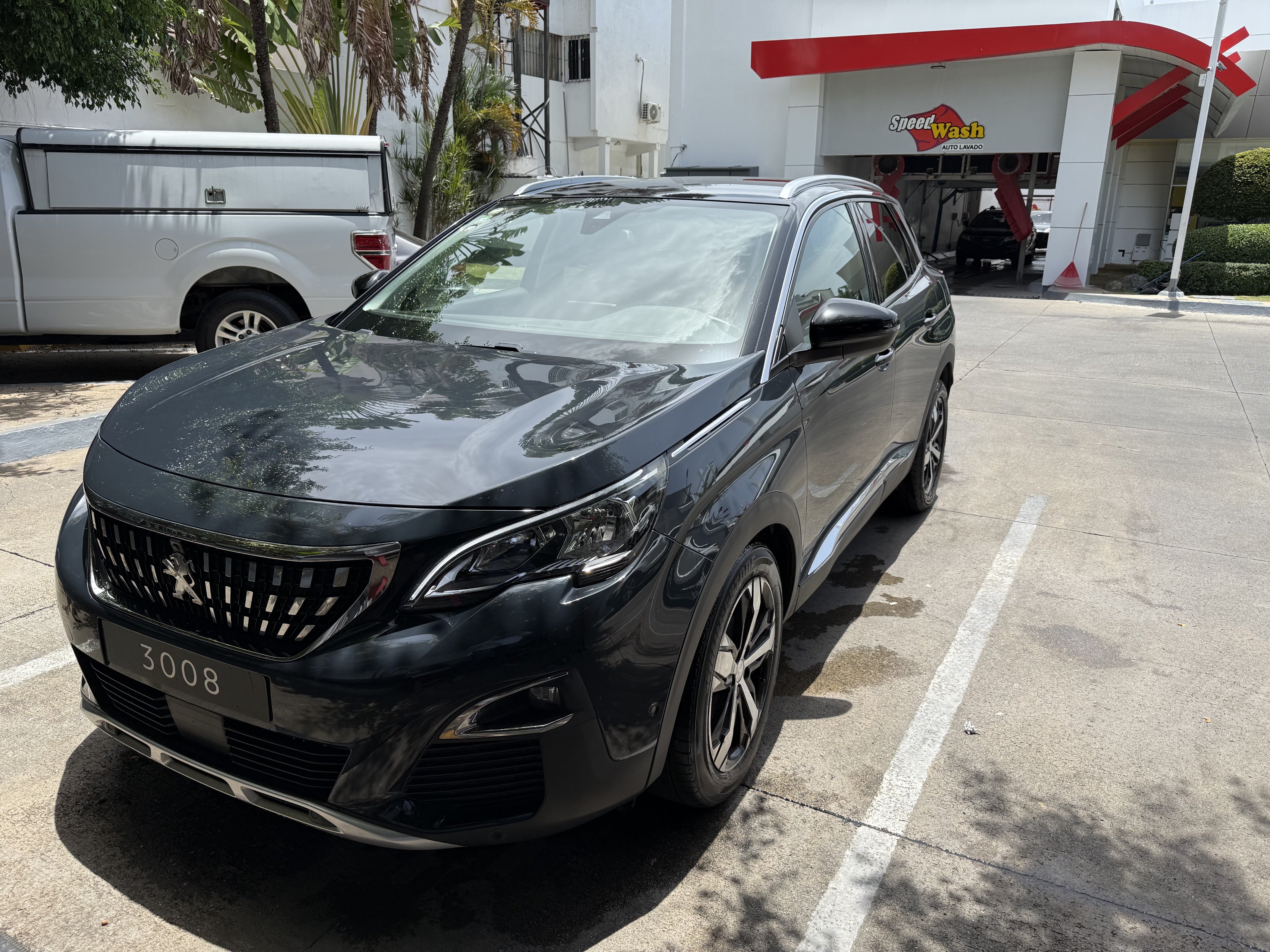 jeepetas y camionetas - Venta de Peugeot 3008 por motivo de viaje  3