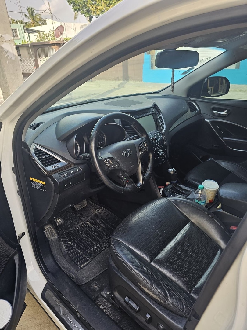 jeepetas y camionetas - Vendo hyundai gran santa fe GLS-2013

 2