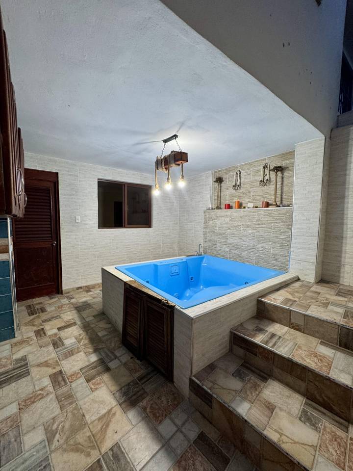 casas - Espaciosa casa de 2 niveles en venta  0
