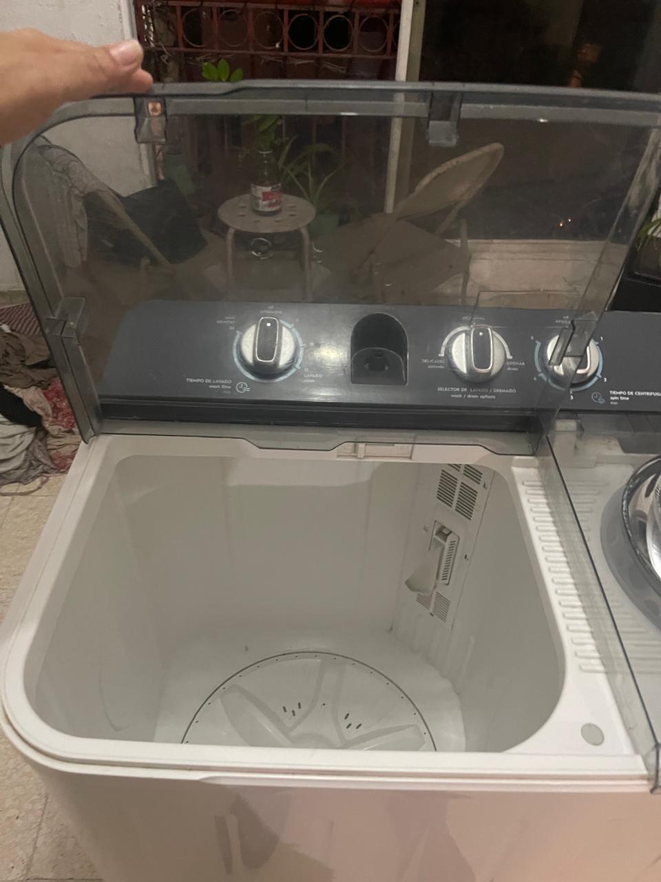 electrodomesticos - VENDO POR MOTIVOS DE VIAJES LAVADORA FRIGIDAIRE