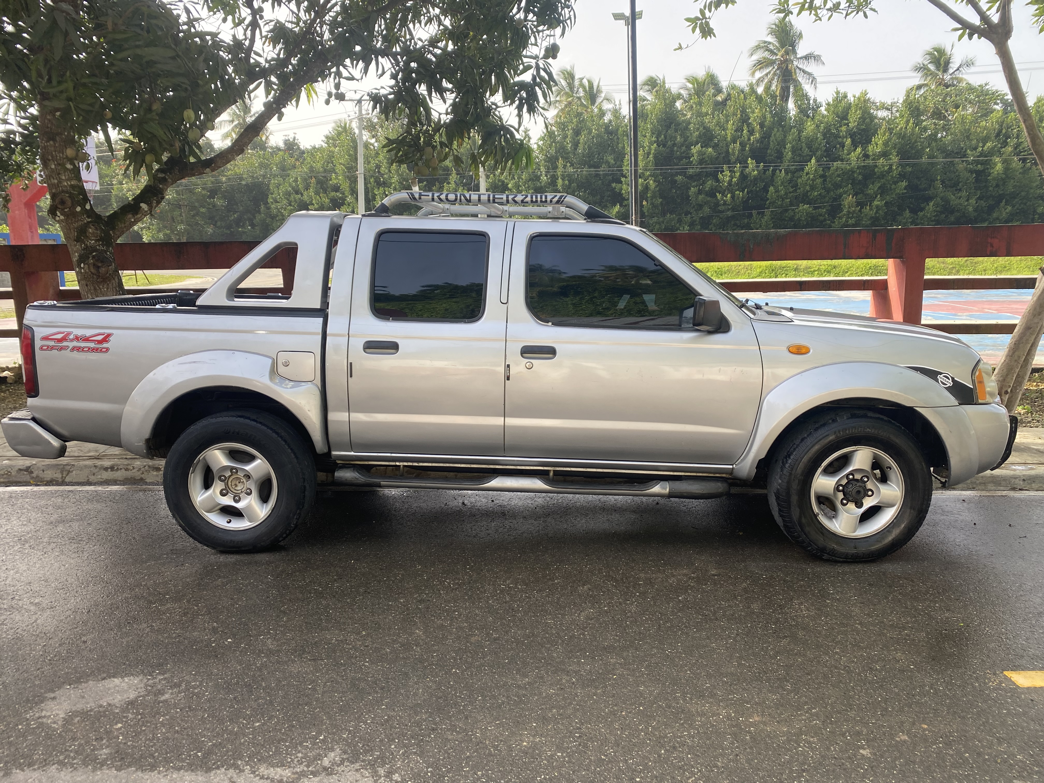 jeepetas y camionetas - Nissan frontier en perfecto estado  0
