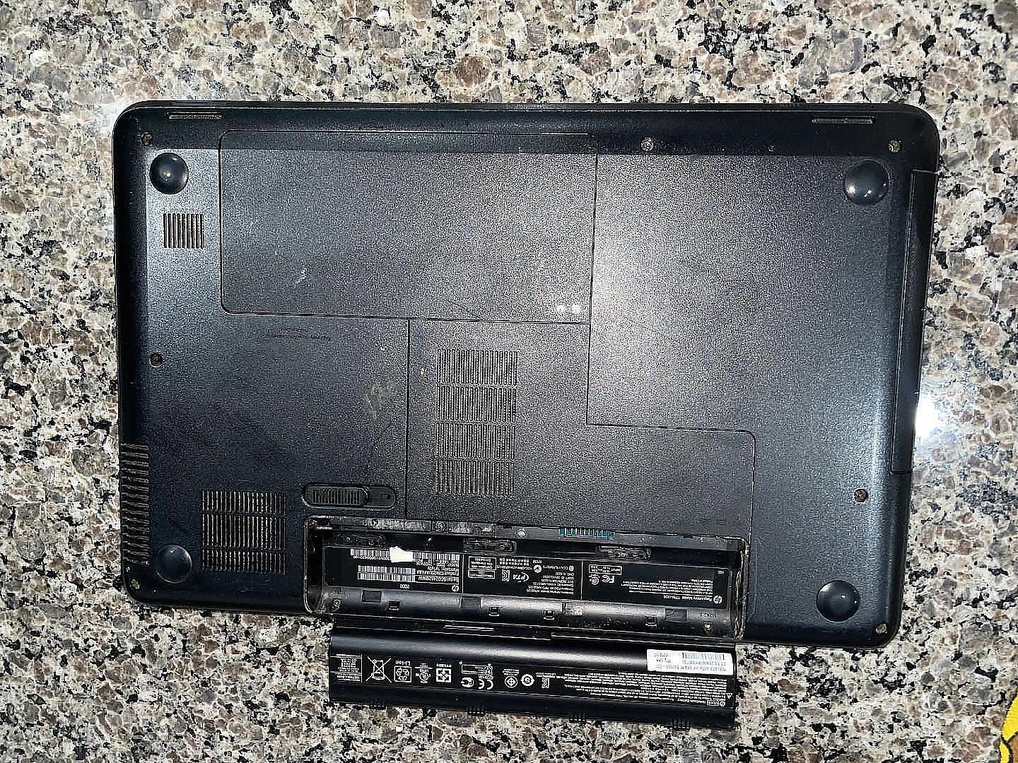 computadoras y laptops - Laptop HP vieja – Para piezas o reparación – RD$3500 negociable 5