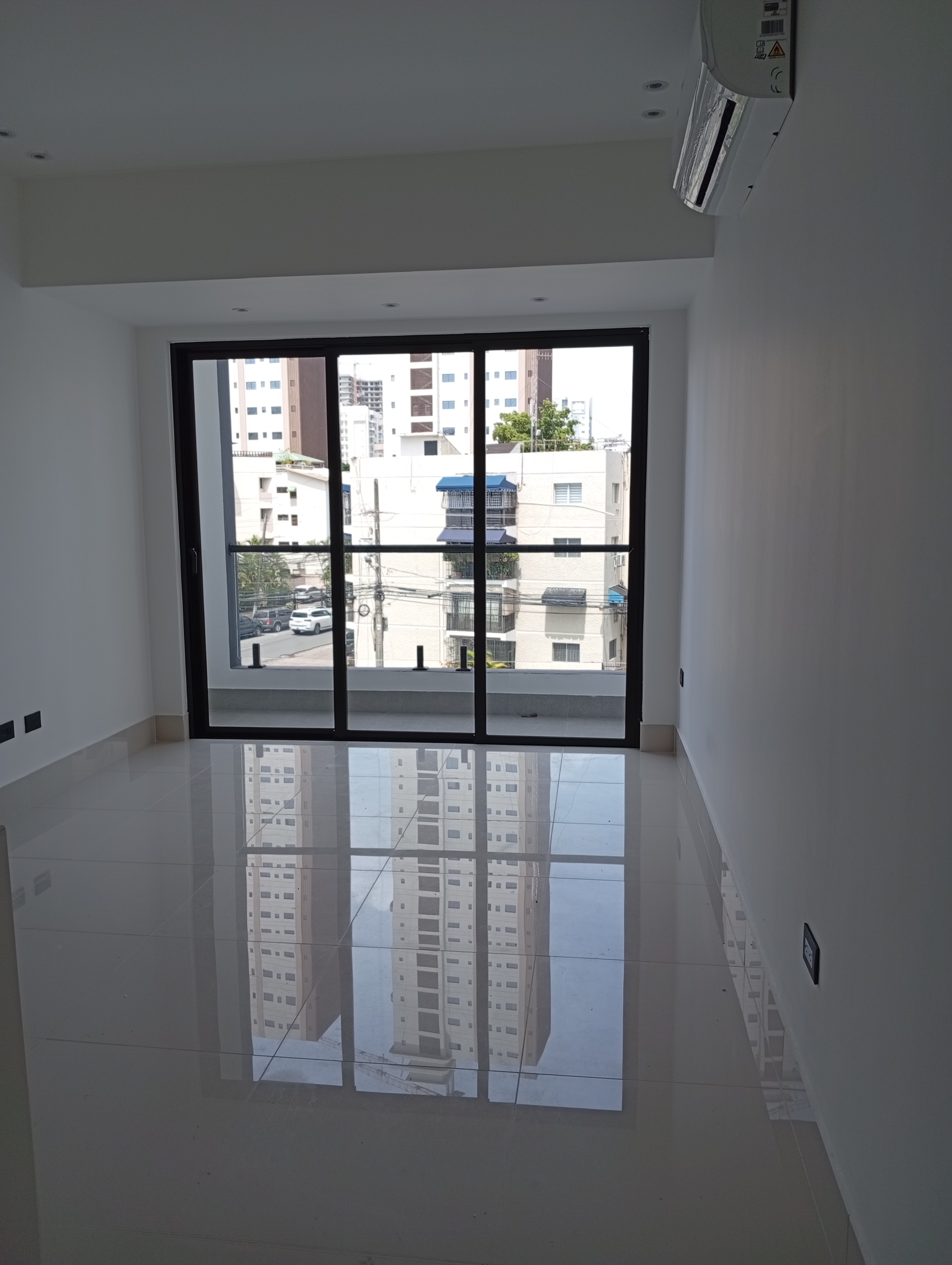 apartamentos - Rento apartamento con la línea blanca  6
