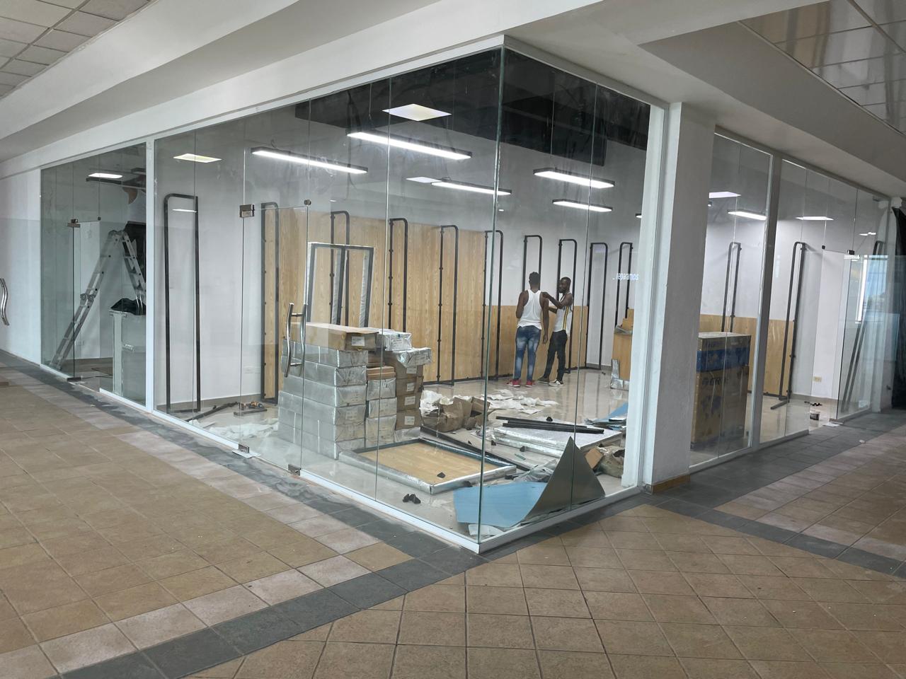 oficinas y locales comerciales - De oportunidad,  Local Comercial en la zona oriental