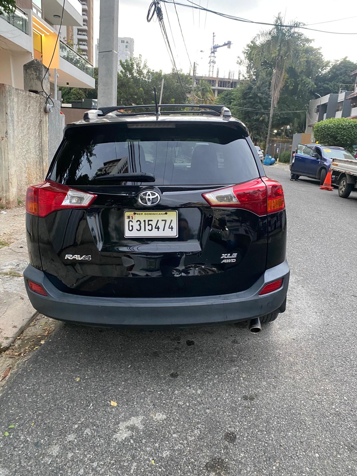 jeepetas y camionetas - 2013 Toyota RAV4 XLE Americana  5